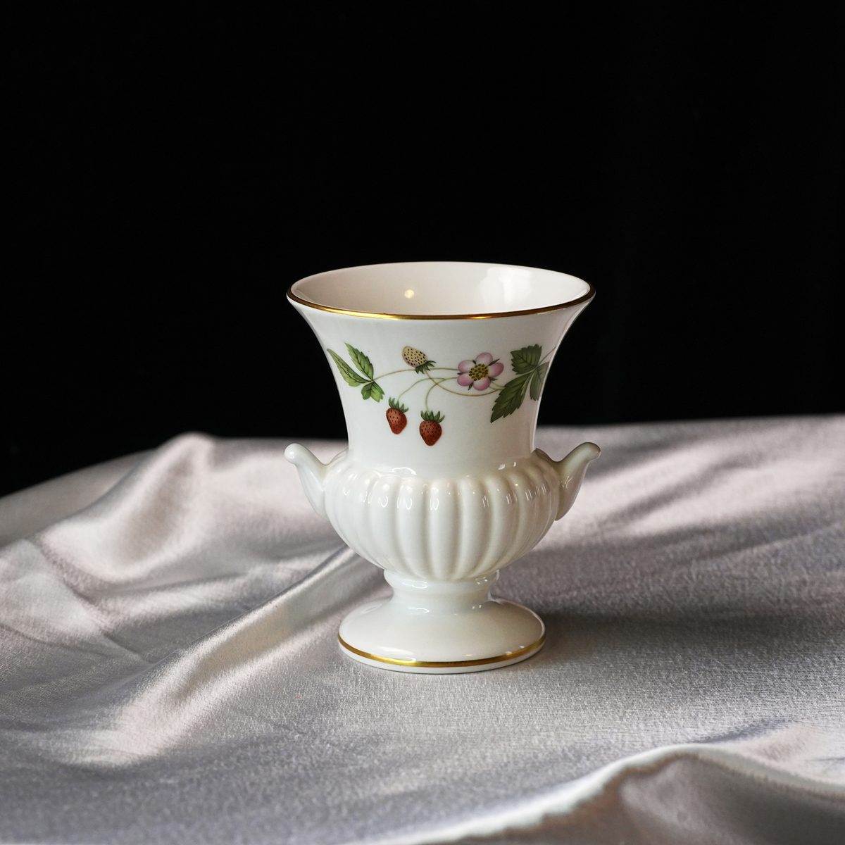 Vintage Wedgwood Wild Strawberry photo 3