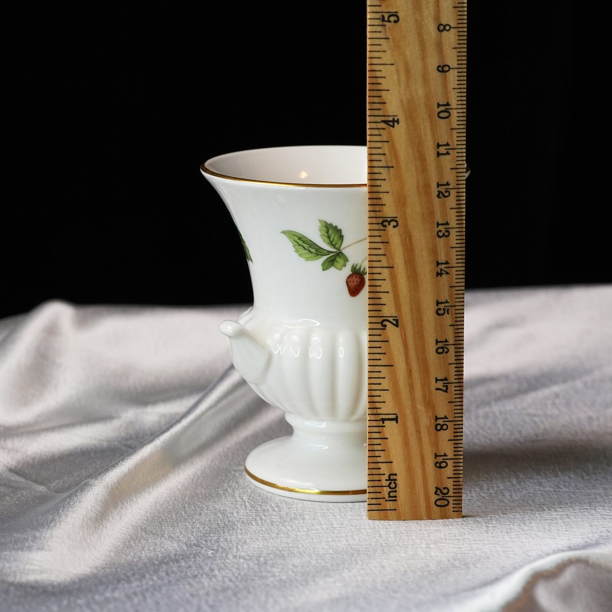 Vintage Wedgwood Wild Strawberry photo 4