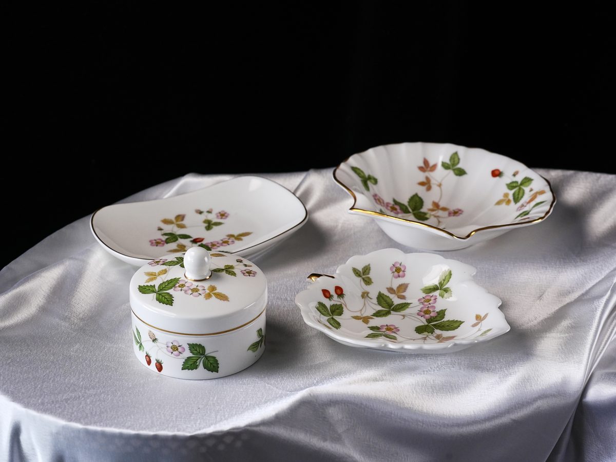 Vintage Wedgwood Wild Strawberry – Trinket Box, Tray, Shell Dish, Leaf Dish, Sold Separately or as Set, Bone China, England 1980s
