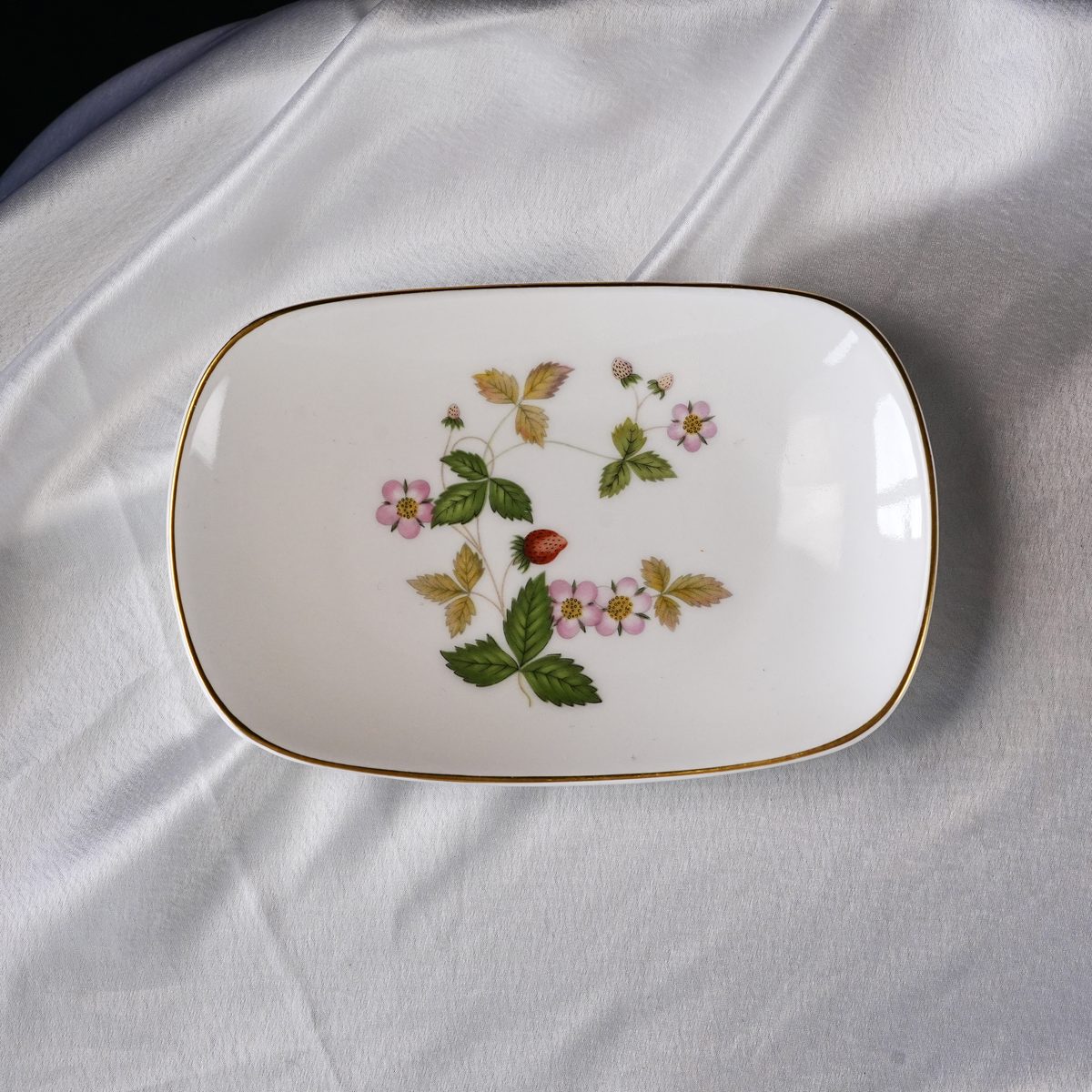 Vintage Wedgwood Wild Strawberry photo 3