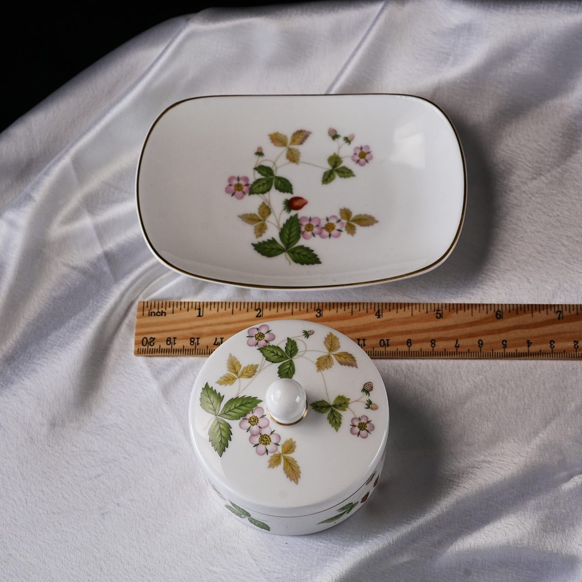Vintage Wedgwood Wild Strawberry photo 4