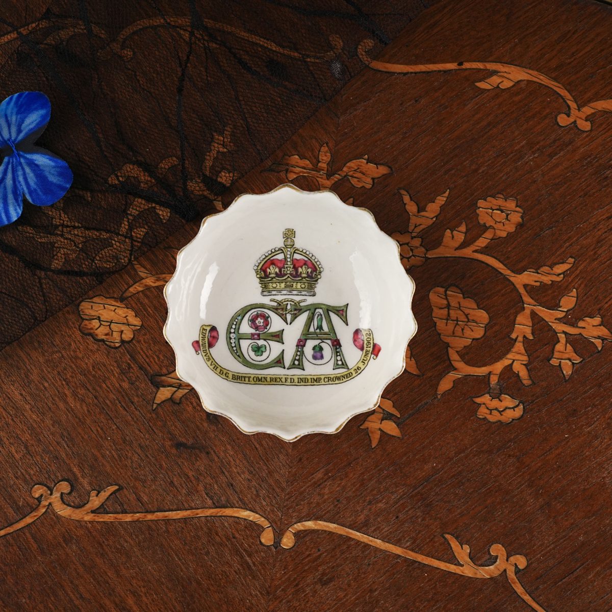 Antique WH Goss Edward VII Coronation Dish – Royal Cypher Crown Monogram, Fluted Rim, Goshawk Mark, Postponed Crowning, England 1902